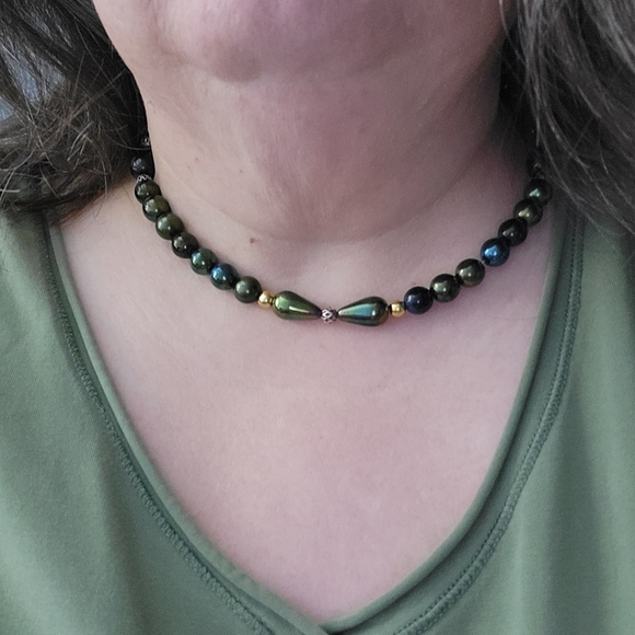 Vintage Iridescent Duochrome Reflect Stone Bead Necklace - Picture 15 of 17